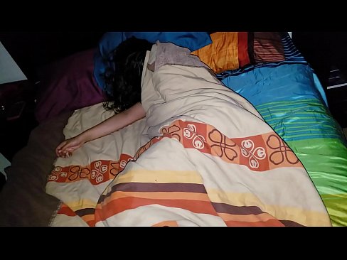 ❤️ Ögey oğul gənc ögey anası yatarkən onu təhqir edir. Gözəl porno bizdə ❌️